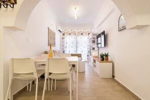 Dining - Sunlight : Ανετο&μοντέρνο διαμερισμα κοντα στο κεντρο της πολης-pet friendly (Rodos)