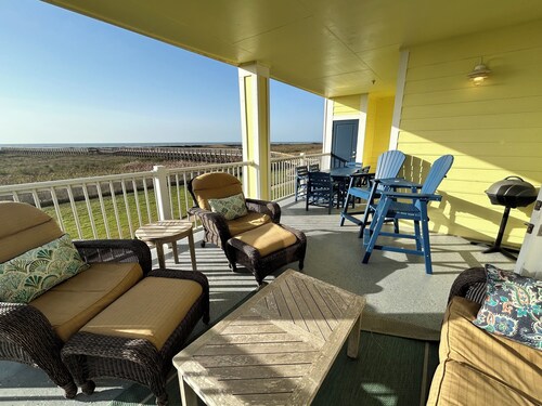 Pet Friendly beach front 3-bedroom condo located in Pointe West, Galveston, TX.
