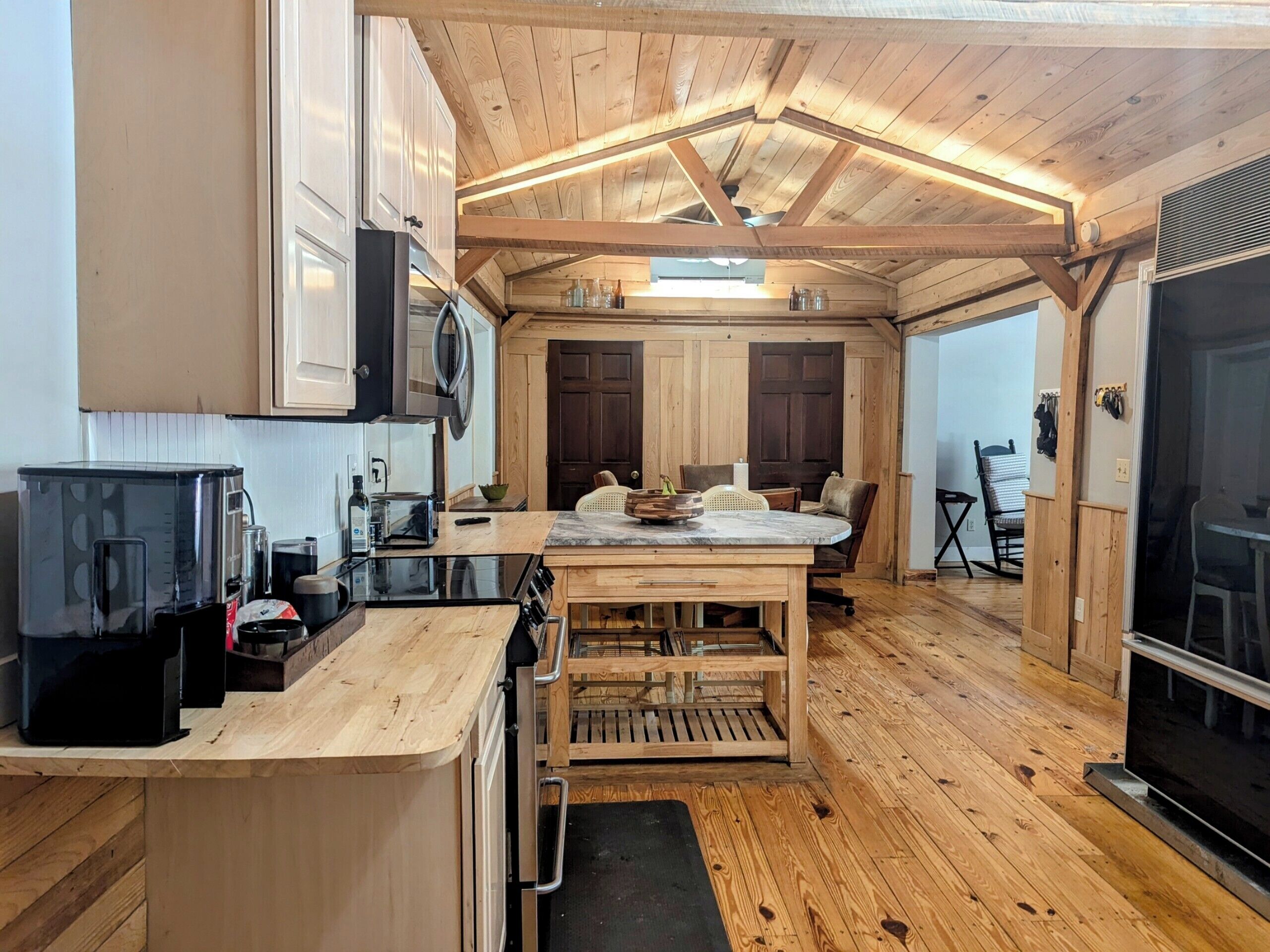 Micro-ondes, four, plaque de cuisson, lave-vaisselle