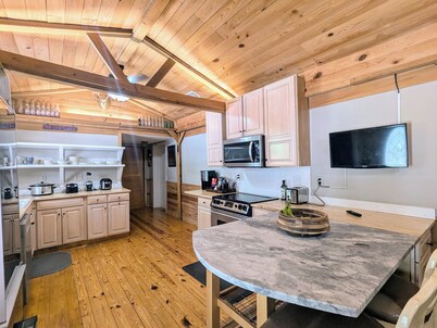 Pet Friendly, Private Home in The BlueRidge Mountains