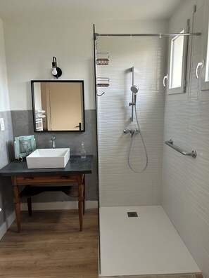 Shower, towels, soap, shampoo