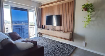 Central Executive Apartment – Wi-Fi & Garage