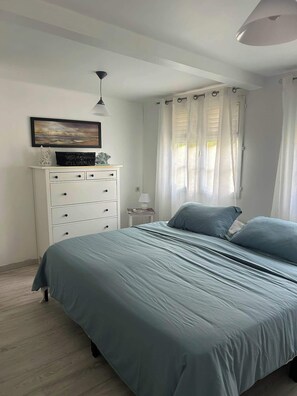3 bedrooms, iron/ironing board, travel crib, free WiFi