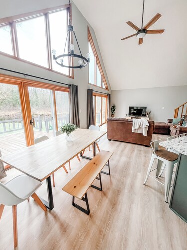 Creek Cabin - Clean and Charming 3-bedroom house in Prudenville with WiFi and AC