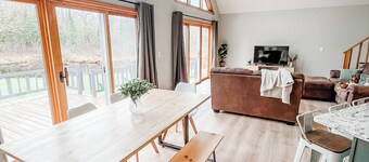 Creek Cabin - Clean and Charming 3-bedroom house in Prudenville with WiFi and AC
