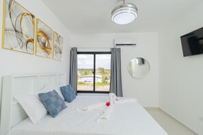 2 bedrooms, desk, iron/ironing board, travel crib