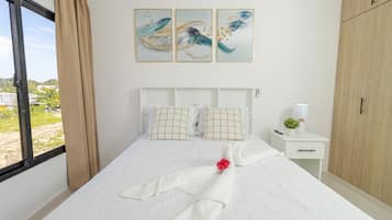 2 Schlafzimmer, Schreibtisch, Bügeleisen/Bügelbrett, Reisekinderbett