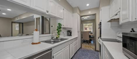 Refrigerador, microondas, horno y lavavajillas