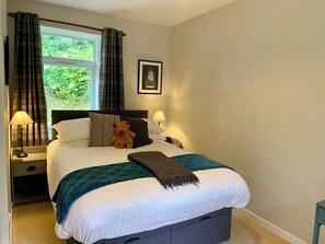 2 bedrooms, iron/ironing board, travel cot, WiFi