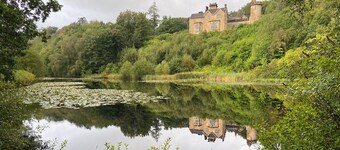 Idyllic 1860 country cottage, wood-burning stove, acre of gardens. Pets adored!