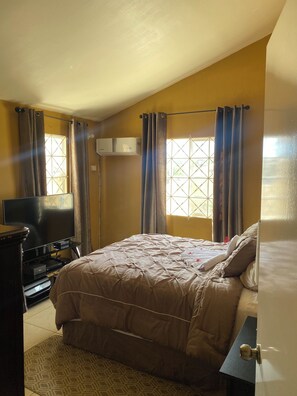 5 Schlafzimmer, Bügeleisen/Bügelbrett, WLAN, Bettwäsche