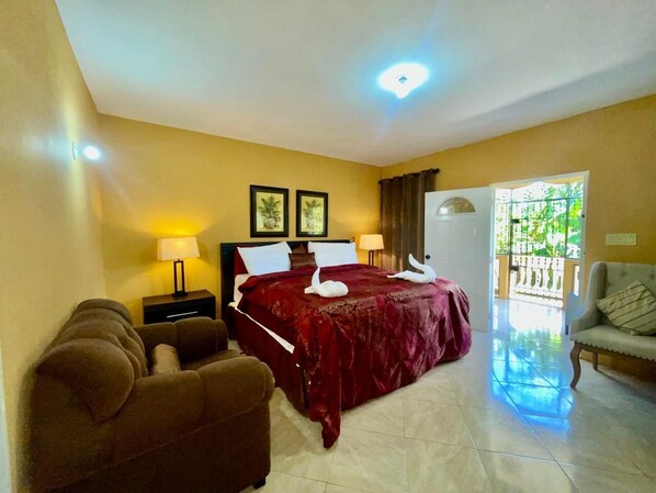 5 bedrooms, iron/ironing board, WiFi, bed sheets