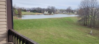 Charming 2-bedroom condo with WiFi, AC in fantastic Landing at Mark Twain Lake