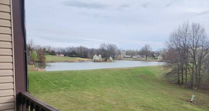 Charming 2-bedroom condo with WiFi, AC in fantastic Landing at Mark Twain Lake