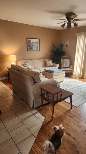 Charming 2-bedroom condo with WiFi, AC in fantastic Landing at Mark Twain Lake