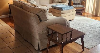 Charming 2-bedroom condo with WiFi, AC in fantastic Landing at Mark Twain Lake