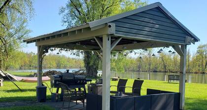 Waterfront Home on Chadakoin River! 10 minutes to Chautauqua Lake!