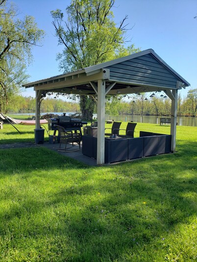 Waterfront Home on Chadakoin River! 10 minutes to Chautauqua Lake!