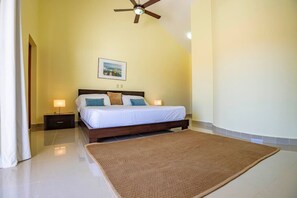 3 bedrooms, desk, iron/ironing board, WiFi