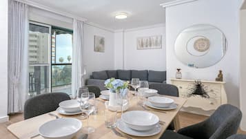 Apartamento, sacada, vista para a piscina | Cozinha privada