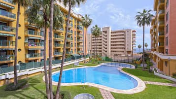 Piscina externa sazonal