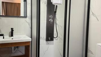 Luxury Double Room, 1 Double Bed, City View | Bathroom | Separate tub and shower, hair dryer, soap, shampoo