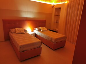 2 bedrooms, desk, iron/ironing board, WiFi