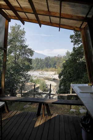 Honeymoon Cabin | Terrace/patio. Huequecura explorer