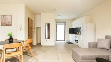 Studio, Balcony