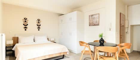 Studio, Balcony | Iron/ironing board, free WiFi