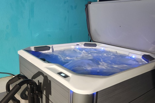 Tina de hidromasaje al aire libre