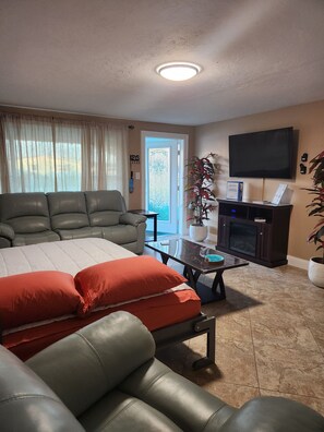 4 chambres, fer et planche à repasser, lit parapluie, Wi-Fi gratuit