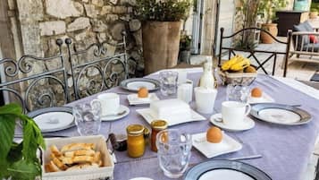 Gratis kontinental frukost varje dag
