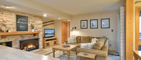 Smart TV, fireplace