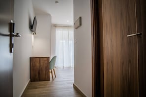 Standard Double Room, 1 Queen Bed | In-room safe, desk, laptop workspace, soundproofing - HOTEL RURAL LA TEJA (Segura de León)