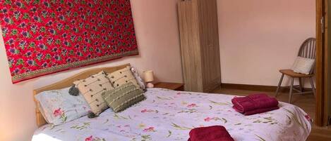 4 sovrum, strykjärn/strykbräda och sängkläder