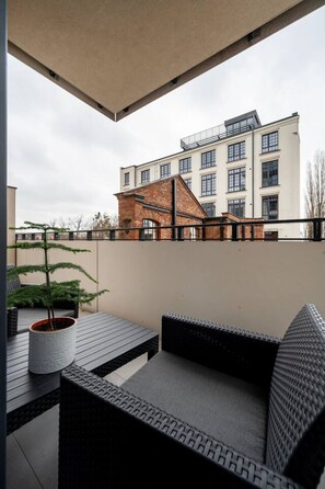 Terrace/patio - Manufaktura Apt - Parking & Balcony - by Rentujemy (Lódz)