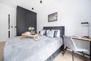 1 bedroom, desk, iron/ironing board, free WiFi - Manufaktura Apt - Parking & Balcony - by Rentujemy (Lódz)