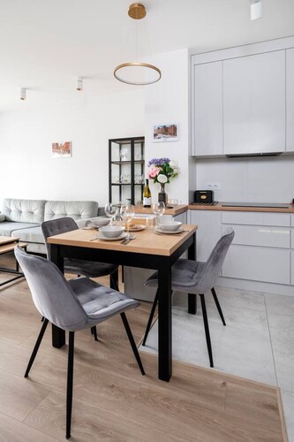 Manufaktura Apt - Parking & Balcony - by Rentujemy