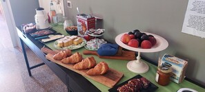 Free daily buffet breakfast - Bea&Berto - B&B (Pesaro)