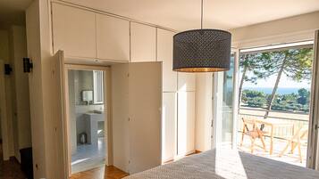 Superior-Doppel- oder -Zweibettzimmer, Balkon, Meerblick | Schreibtisch, laptopgeeigneter Arbeitsplatz, schallisolierte Zimmer