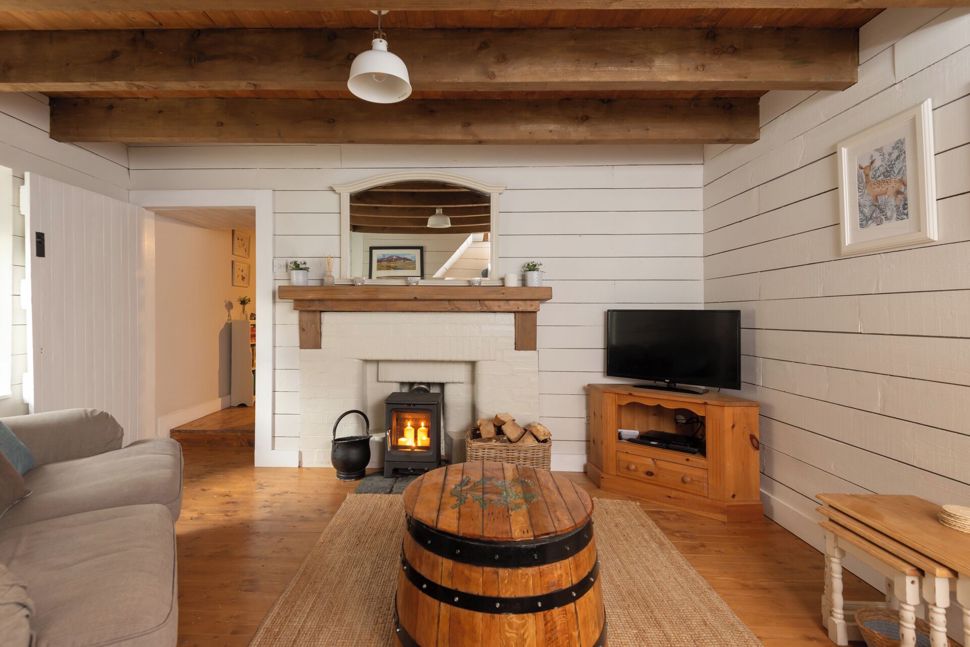 Smart TV, fireplace, stereo