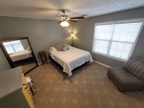 5 bedrooms, desk, iron/ironing board, free WiFi
