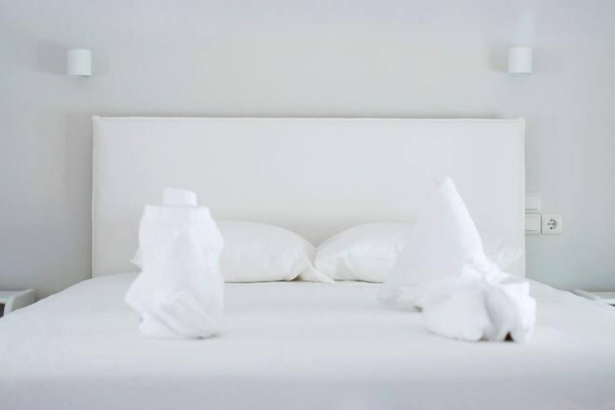 1 chambre, systĂšme dâinsonorisation, lit de bĂ©bĂ© (gratuit)