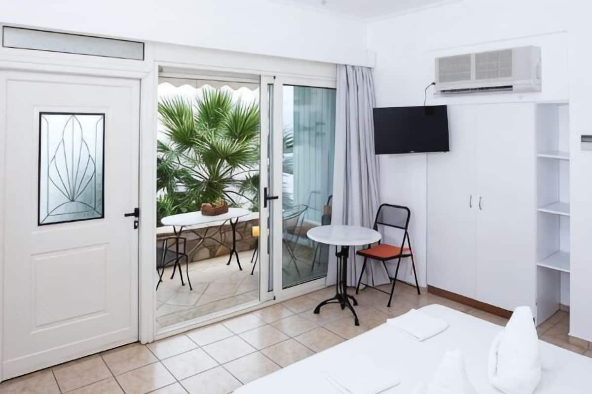 Soundproofing, cribs (free), WiFi (free), bed sheets