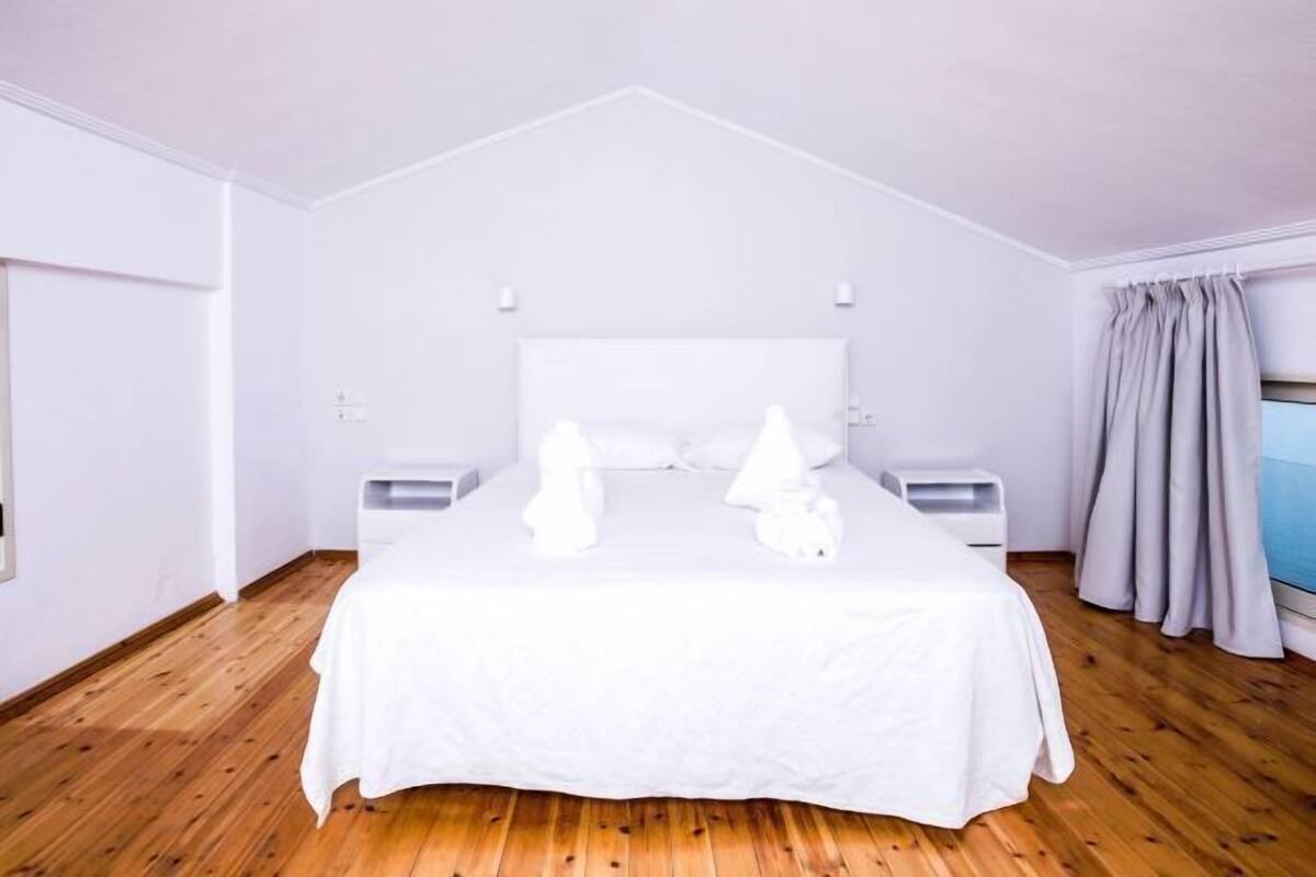 1 chambre, systĂšme dâinsonorisation, lit de bĂ©bĂ© (gratuit)