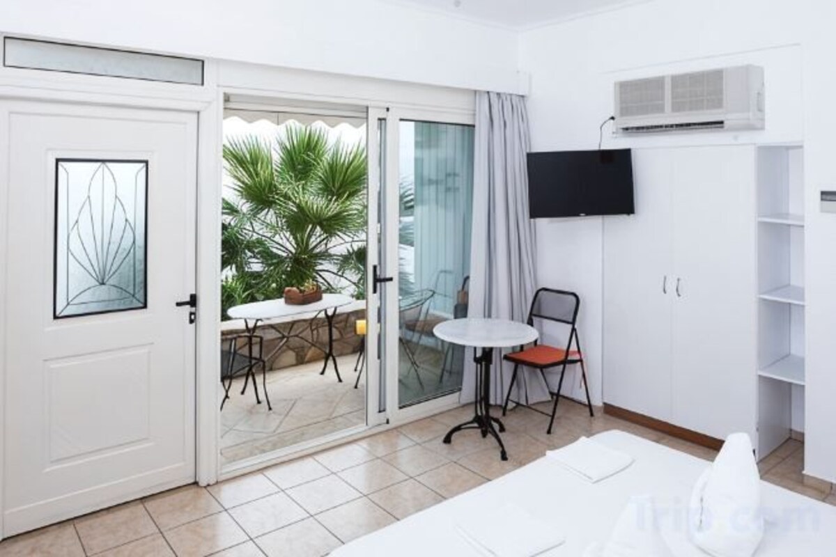 Soundproofing, free cots/infant beds, free WiFi, bed sheets