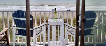 Newly Renovated-2BR/2BA Oceanfront Condo with Shared Pool, Channel Marker 102