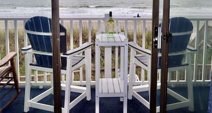 Newly Renovated-2BR/2BA Oceanfront Condo with Shared Pool, Channel Marker 102