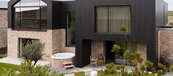 Arthouse - a luxury holiday home in Mawgan Porth